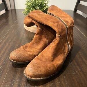 Born Brown Women’s Boots Size 7.5